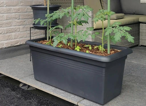 Grote plastic plantenbak van elho, volledig gemaakt uit gerecycleerd materiaal - Terras Tuinieren